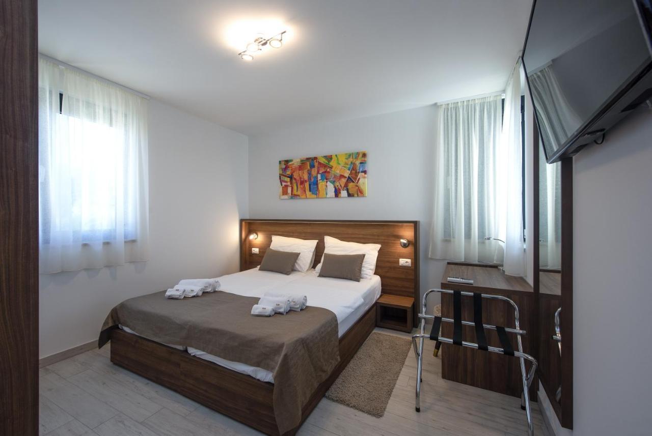 Family Friendly Apartments With A Swimming Pool Sveti Filip I Jakov, Biograd - 19325 ภายนอก รูปภาพ